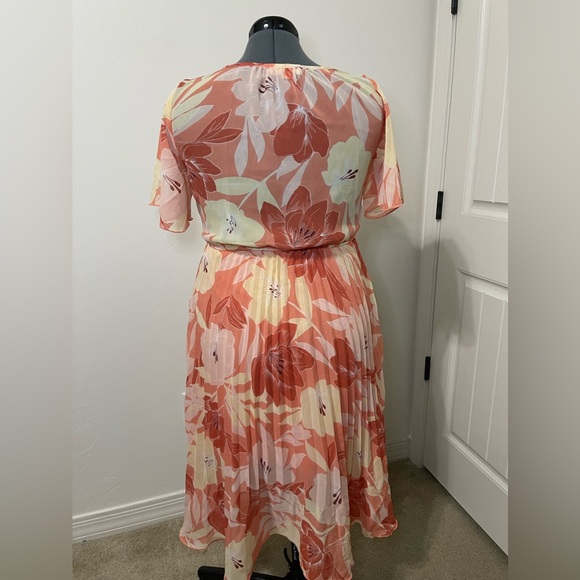Indigo Rose, Pink and Peach Floral dress, Size Medium - Picture 3 of 4
